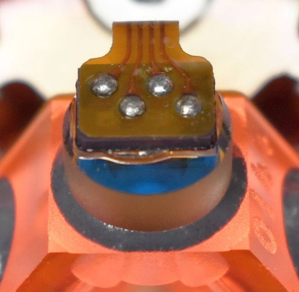 hg1700gg1308_laser_block_glowing_power_sensor_closeup1.jpg