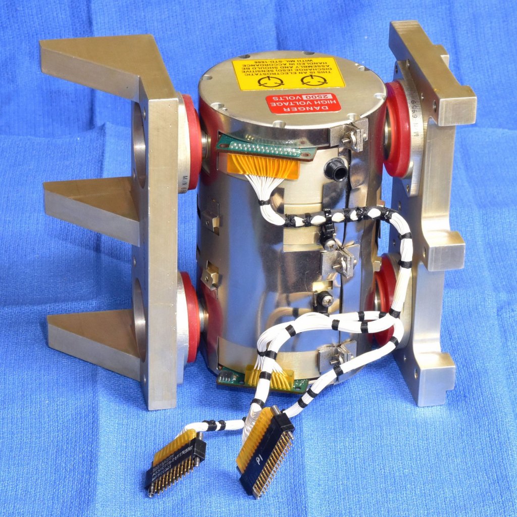 kearfottk600a37401_isap_with_mounts_back1.jpg