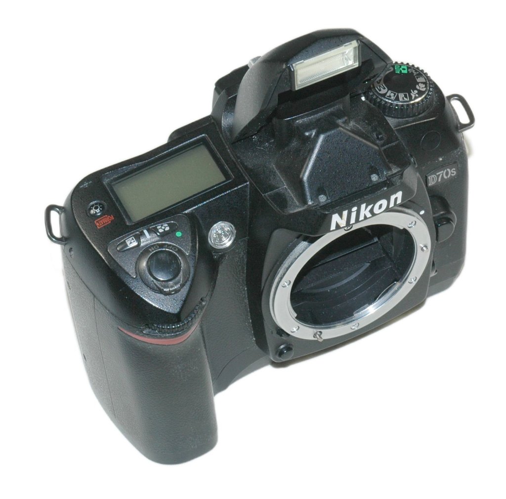 d70overall_front_right_flash.jpg