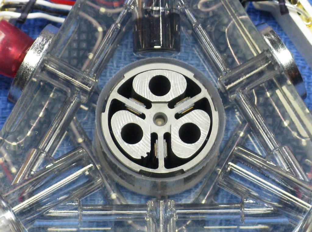 gg1320dither_pzt_motor_closeup1.jpg