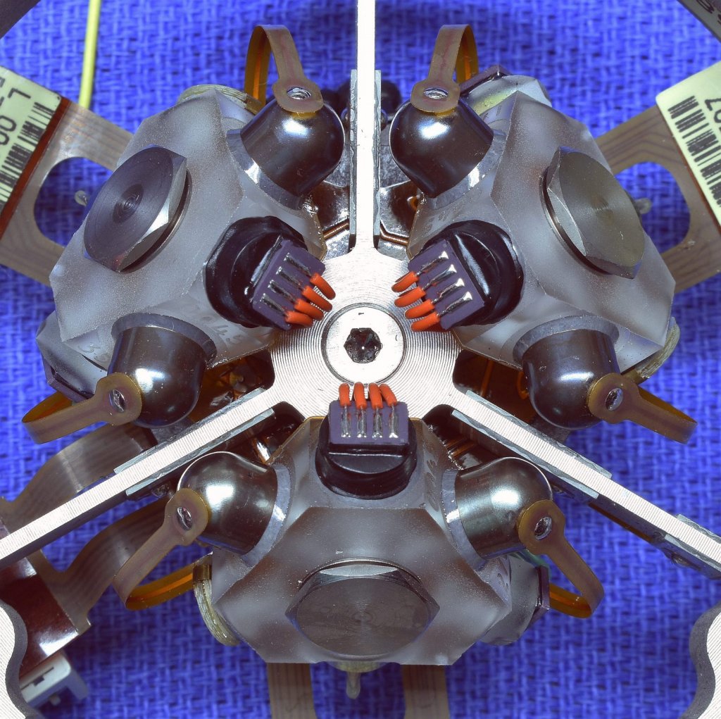hg1700ag13imu_triple_gg1308_rlg_assembly_bottom_closeup0.jpg