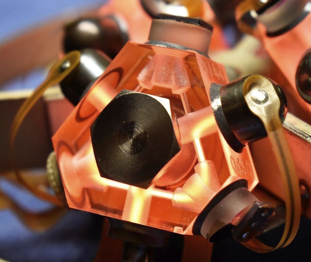 hg1700ag59gg1308_laser_block_glowing5.jpg